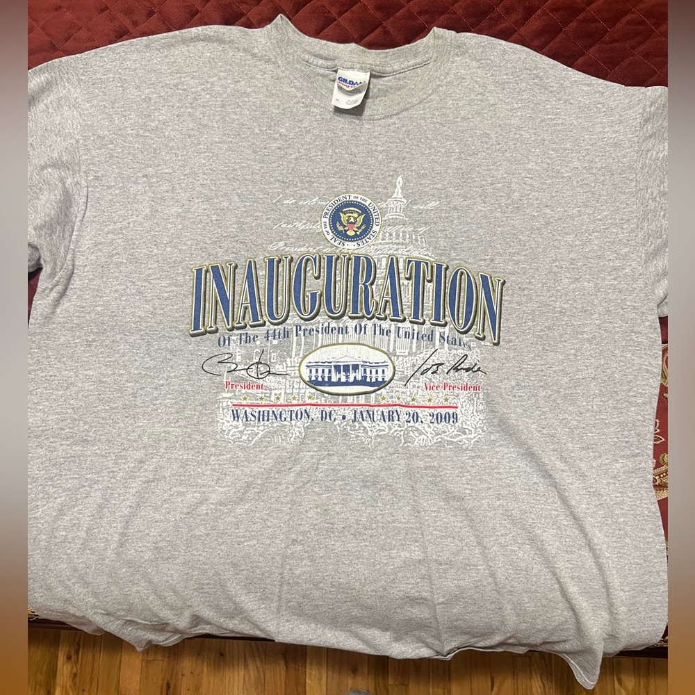 Gildan Gray Short Sleeve Tee with Historic Obama Inauguration Graphic